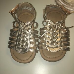 Sandals for baby girl size 5t  👠